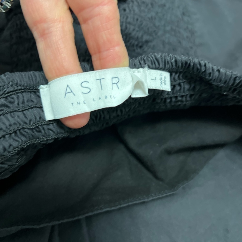 Astr The Label Large Square Neck Black Poplin Tiered Side Slit Smocked Dress - Picture 5 of 8